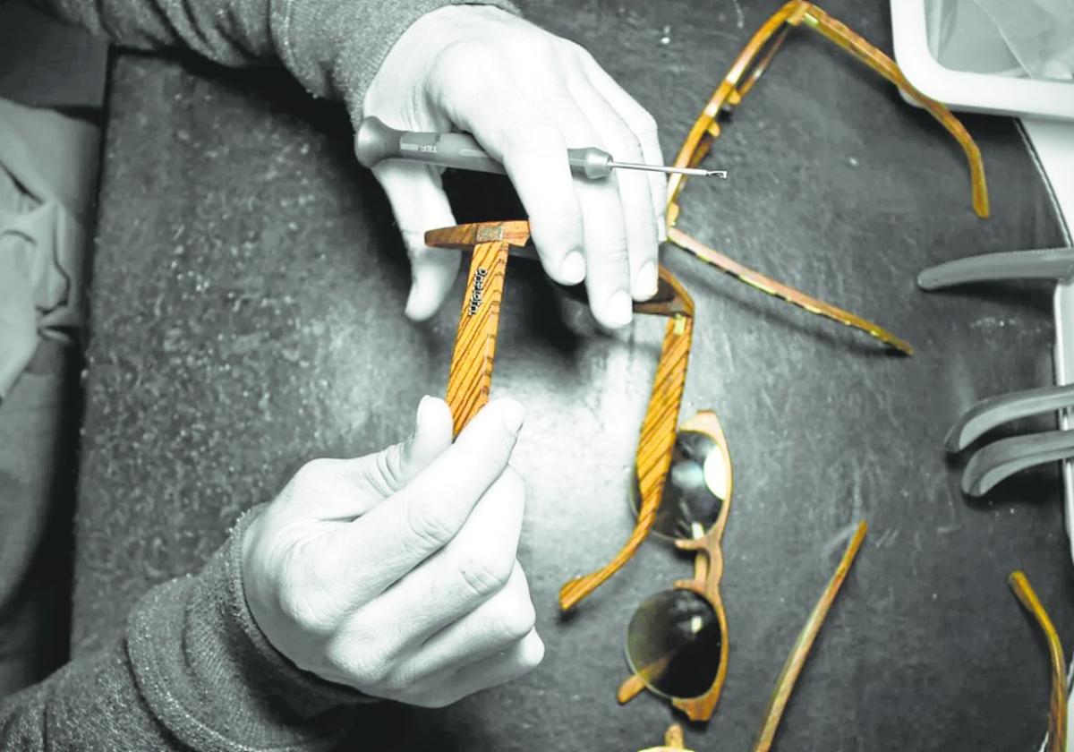 The manufacturing process for a pair of glasses at Laveta Eyewear.