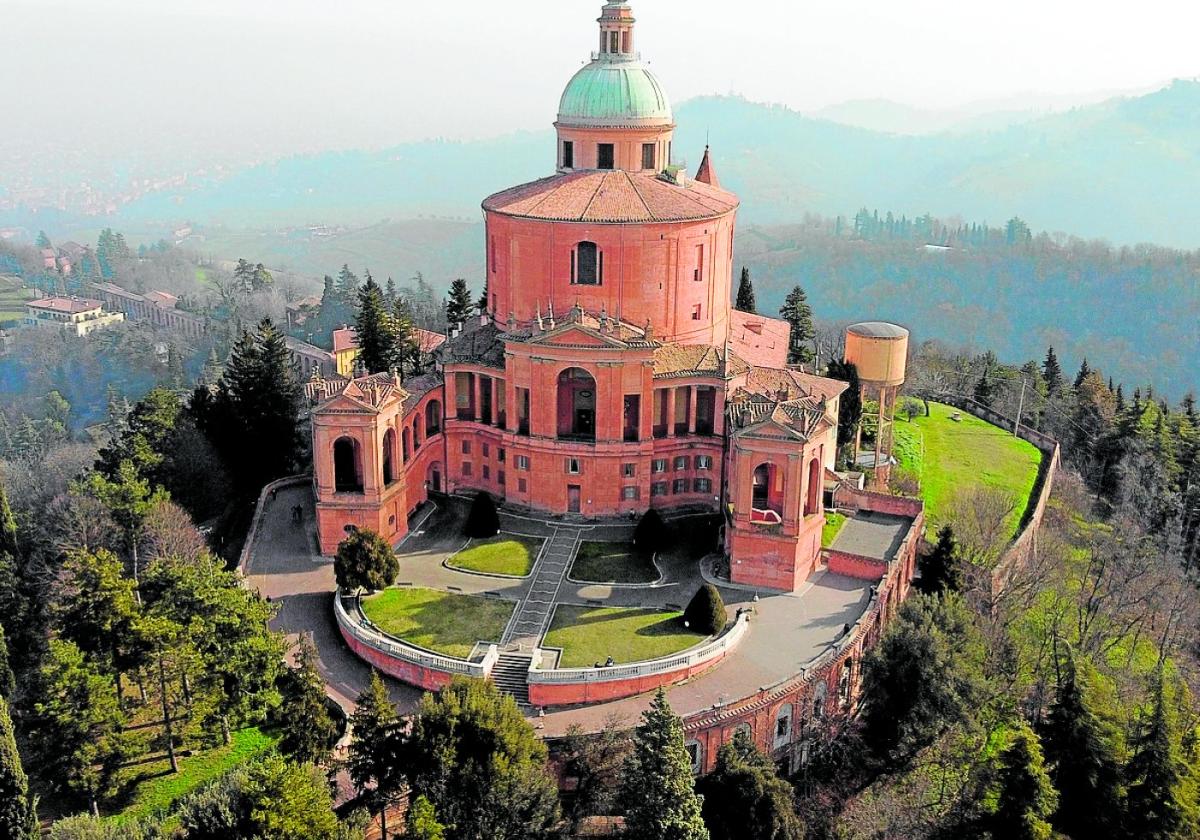 World Heritage: The Sanctuary of the Madonna of San Luca is a pilgrimage site.