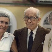 Porfirio Smerdou with his sister Amelia and niece in Malaga.