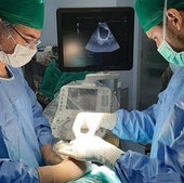 Surgeons during an intervention in an operating theatre.