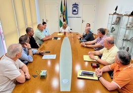 Archive photo of a meeting between Fuengirola mayor Ana Mula and union representatives in the town hall.