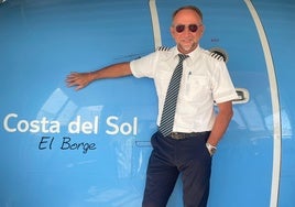 Christian Heisler next to the TUI airline plane.