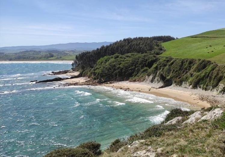 Oyambre Beach