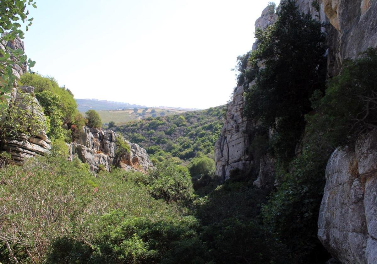 Imagen principal - A hike to the Costa del Sol through Europe&#039;s southernmost karst landscape that ends with a visit to a spa