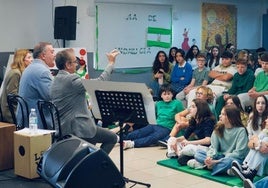 Mario Bravo answers the children's questions.