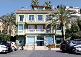 The front of Avilés Digital Dental Clinic in Malaga, housed in a restored early 20th-century villa.