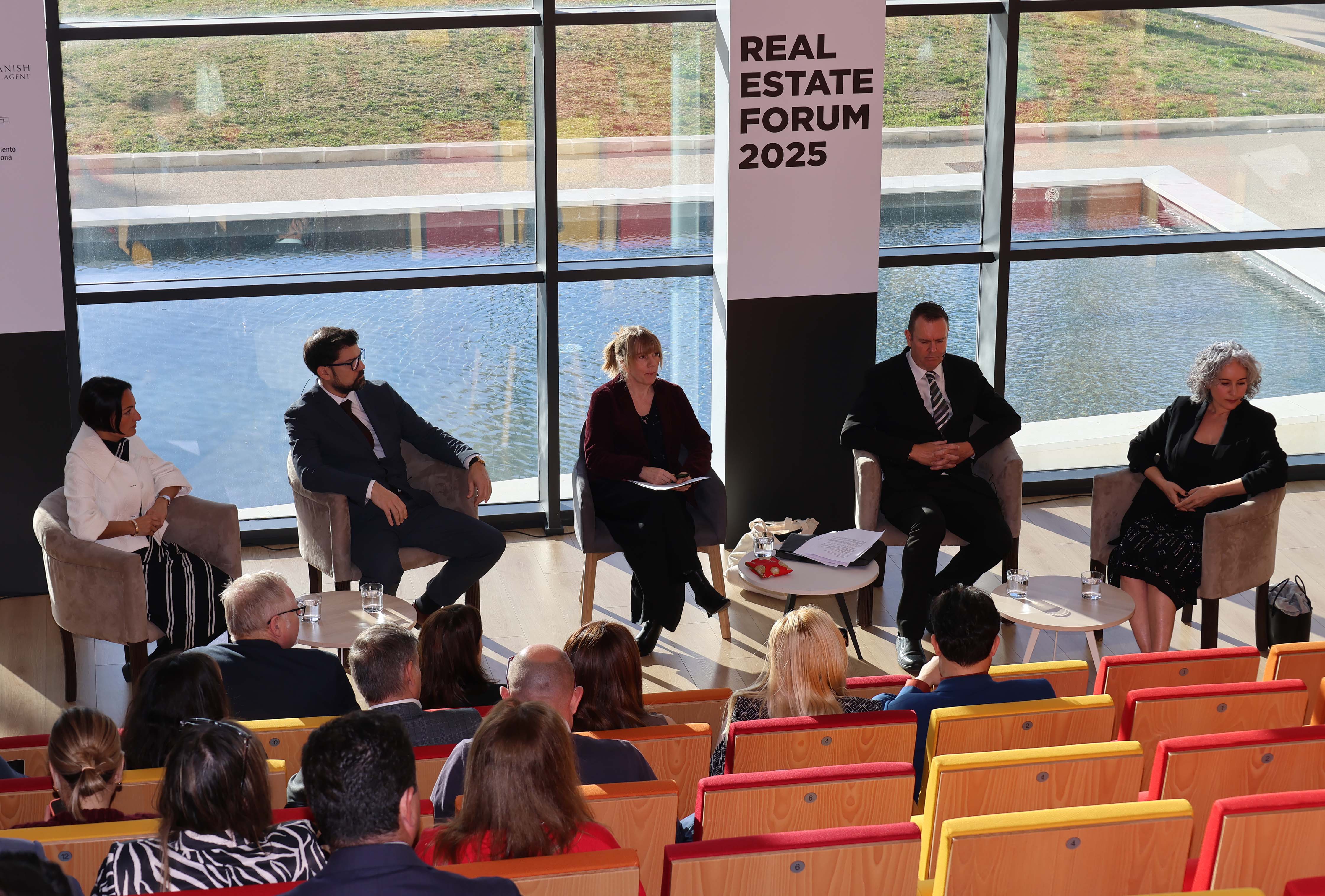 SUR in English real estate and property investment forum in Estepona, in pictures