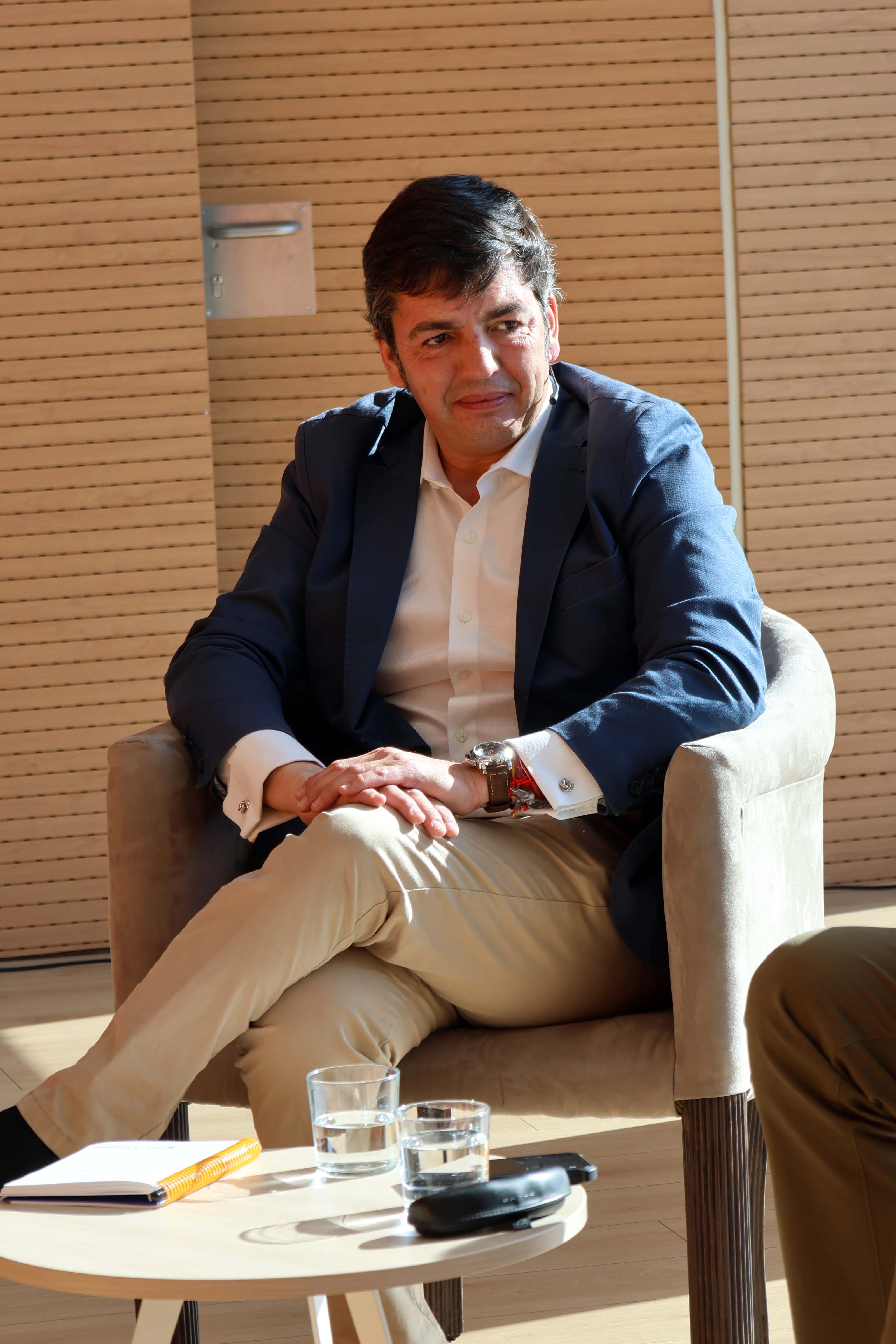 SUR in English real estate and property investment forum in Estepona, in pictures