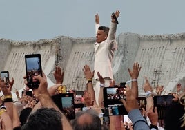 Robbie Williams' exclusive concert in Malaga port, in pictures