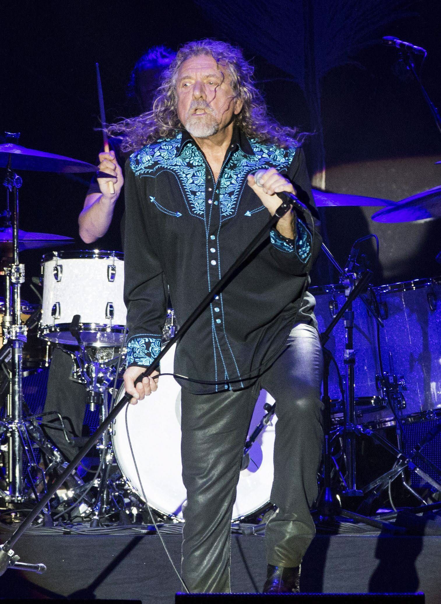 Robert Plant is performing at the 1001 Músicas festival.