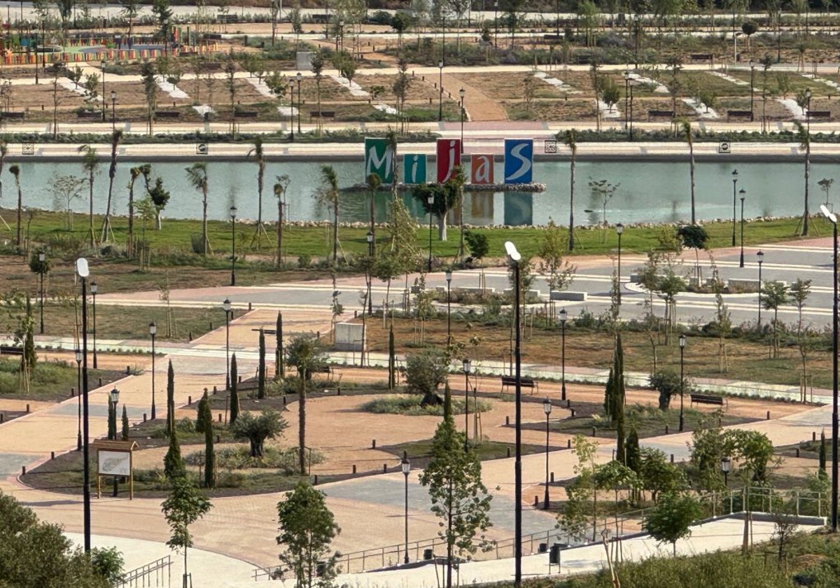 The park covers an area of about 27,000 square metres and the planting scheme includes 2,900 trees.
