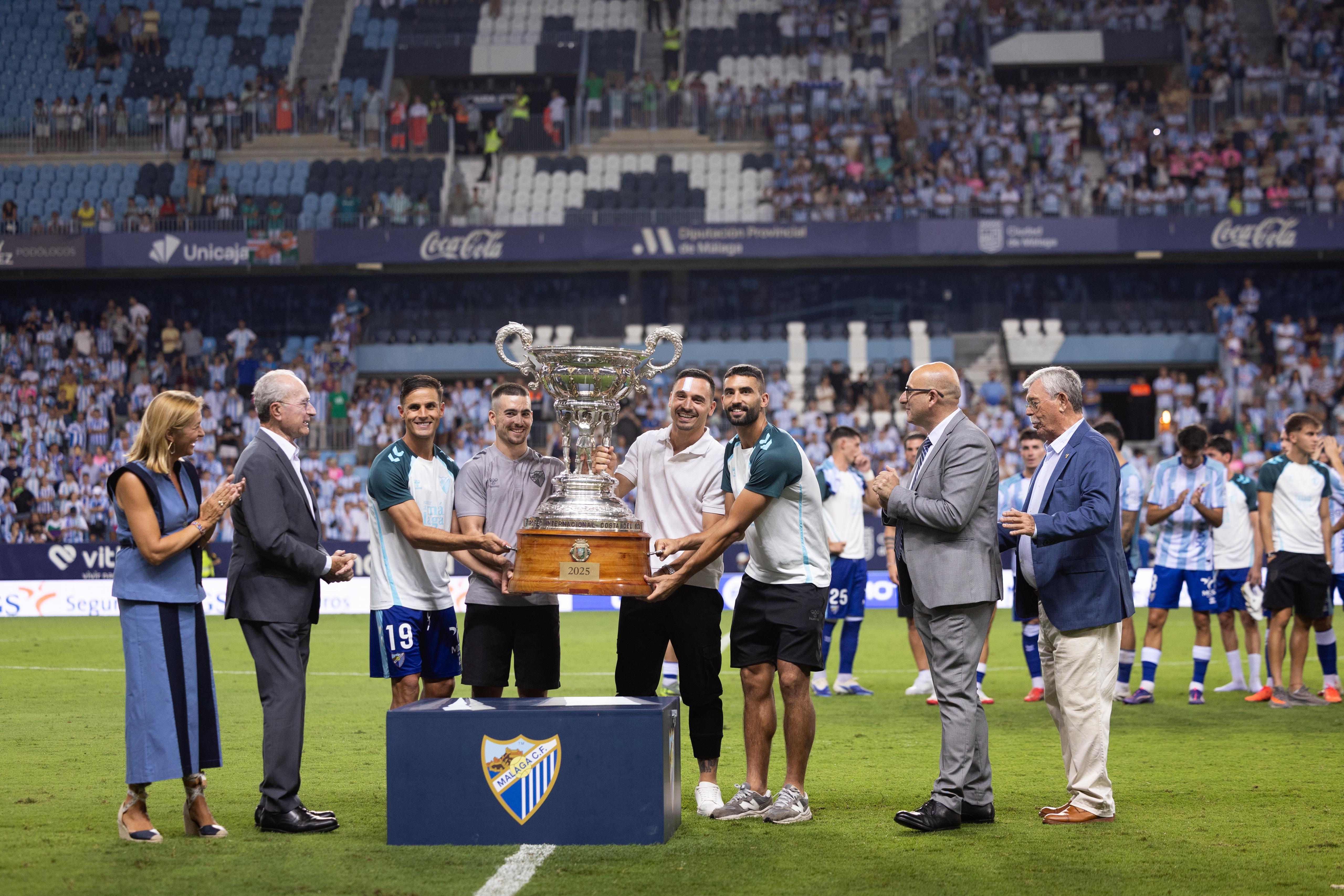 Imagen secundaria 1 - David Larrubia masterclass stuns La Liga side Real Betis as Malaga CF lift Trofeo Costa del Sol
