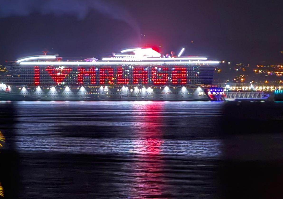 The Brilliant Lady cruise ship, with the message dedicated to Malaga.